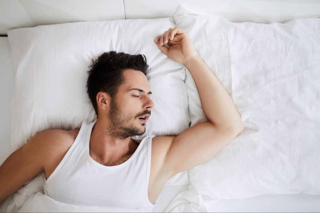 Schlafende Person als Symbolbild zum Thema Schnarchen und HNO-Abklärung